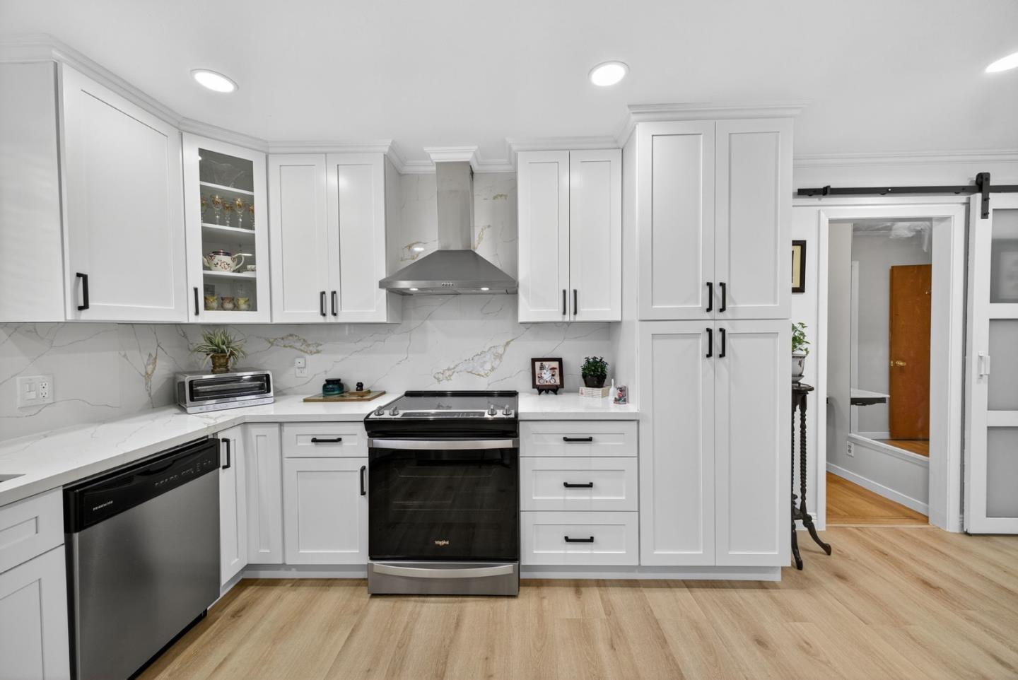 Detail Gallery Image 17 of 37 For 215 Prague St, San Mateo,  CA 94401 - 3 Beds | 1/1 Baths