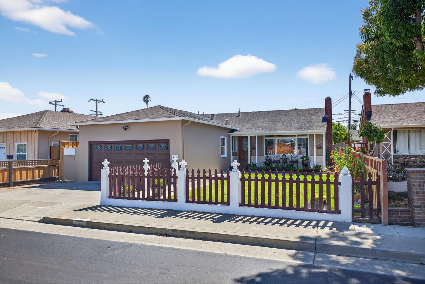 Detail Gallery Image 3 of 37 For 215 Prague St, San Mateo,  CA 94401 - 3 Beds | 1/1 Baths