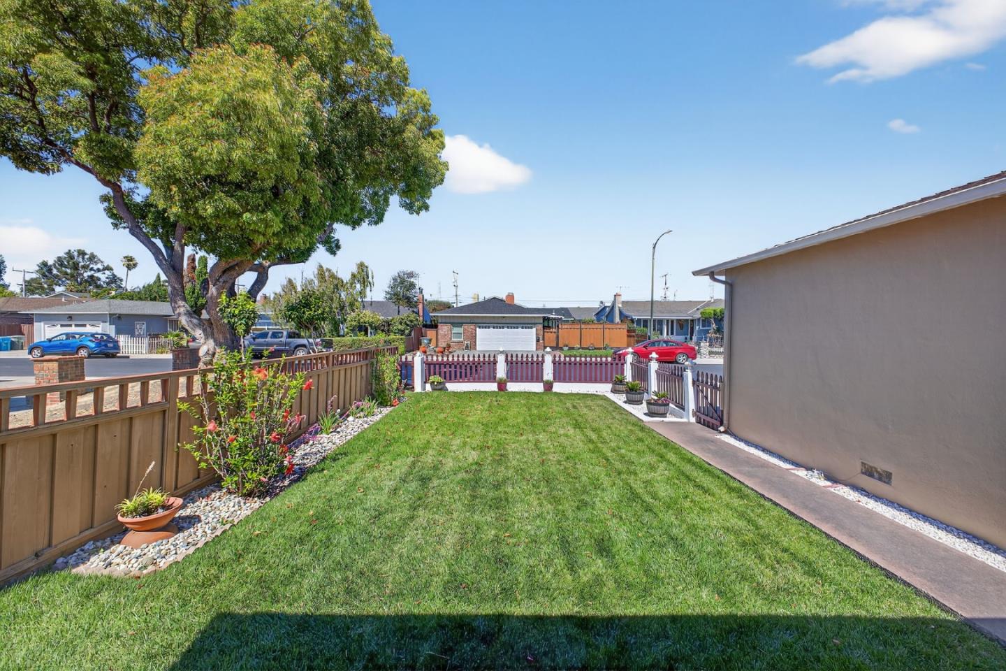 Detail Gallery Image 4 of 37 For 215 Prague St, San Mateo,  CA 94401 - 3 Beds | 1/1 Baths