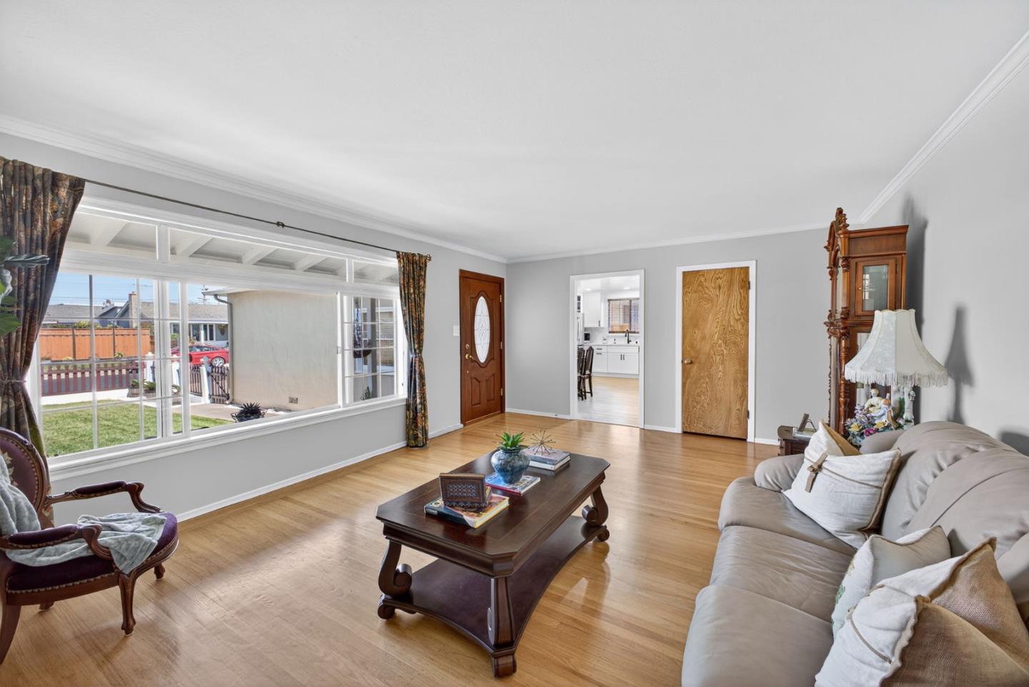 Detail Gallery Image 7 of 37 For 215 Prague St, San Mateo,  CA 94401 - 3 Beds | 1/1 Baths