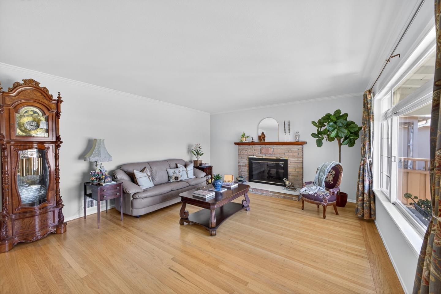 Detail Gallery Image 8 of 37 For 215 Prague St, San Mateo,  CA 94401 - 3 Beds | 1/1 Baths