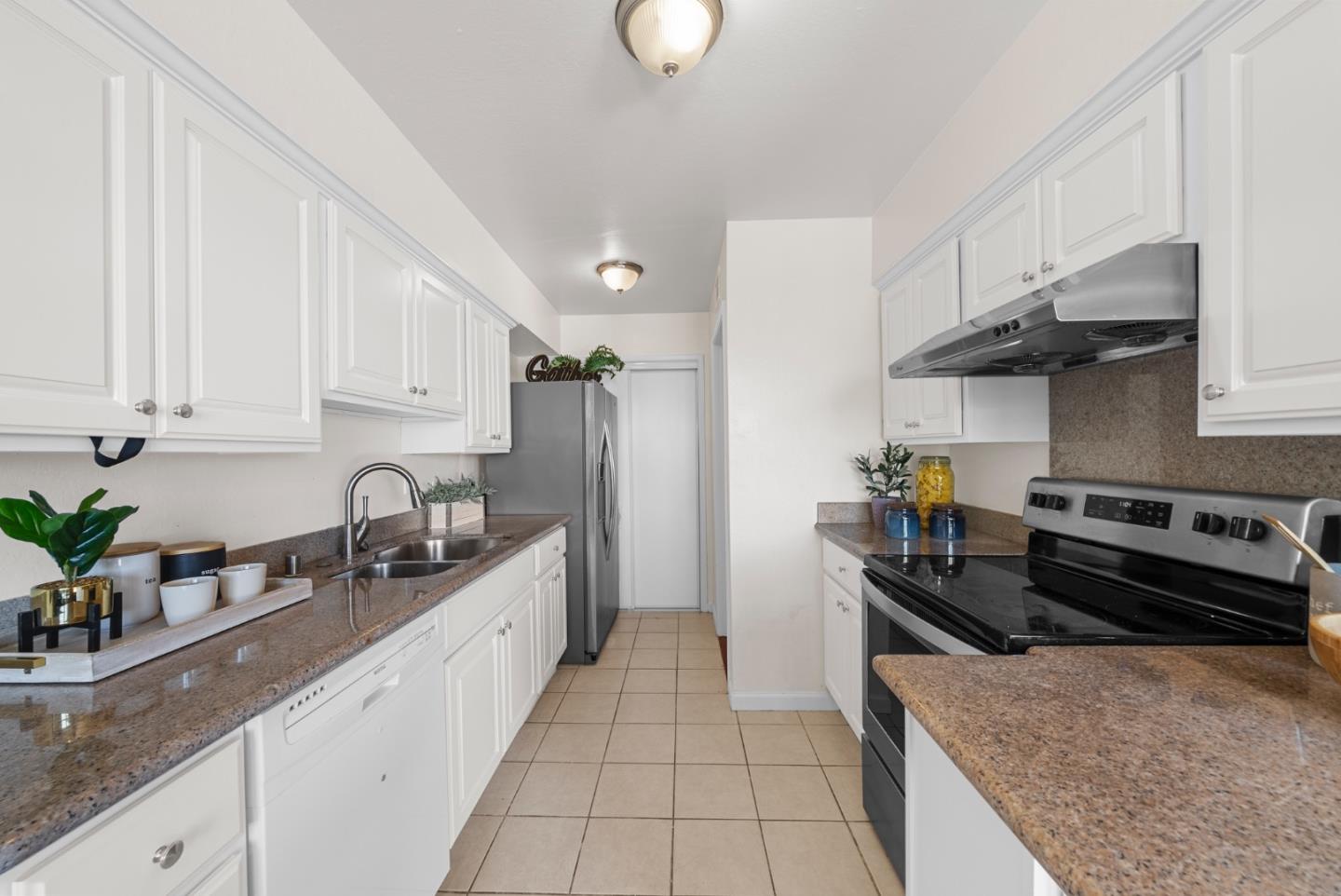 Detail Gallery Image 17 of 95 For 1567 Lago St, San Mateo,  CA 94403 - – Beds | – Baths