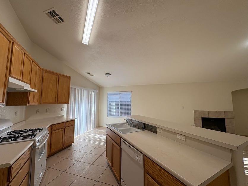 Detail Gallery Image 4 of 21 For 2443 N Shoemaker Ave, Merced,  CA 95348 - 4 Beds | 2 Baths