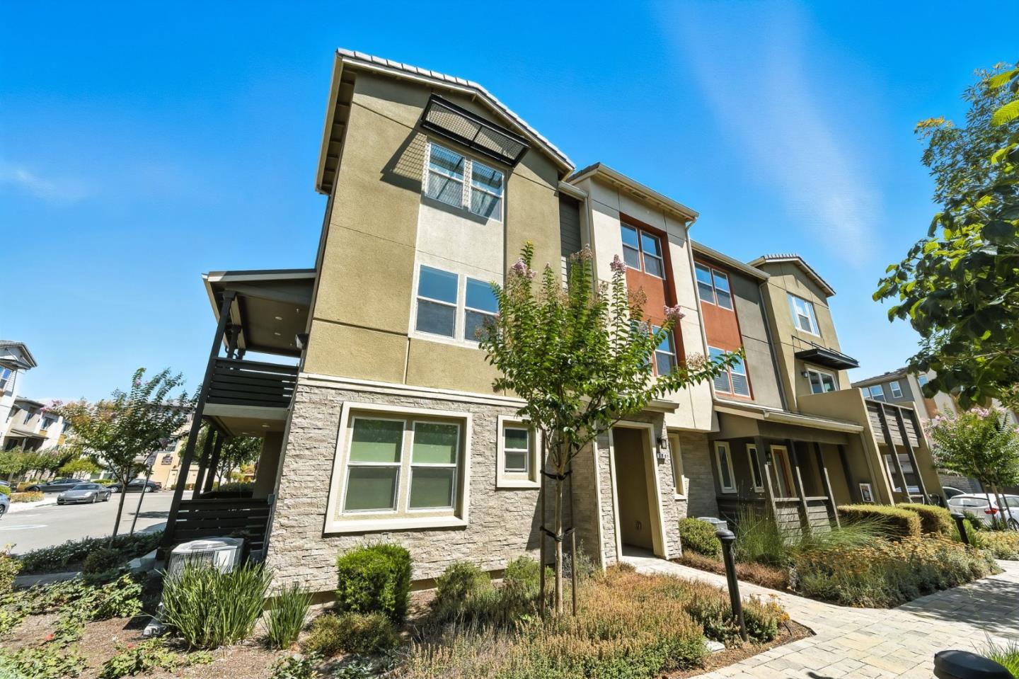 Detail Gallery Image 3 of 44 For 398 Desert Holly St, Milpitas,  CA 95035 - 2 Beds | 2/1 Baths