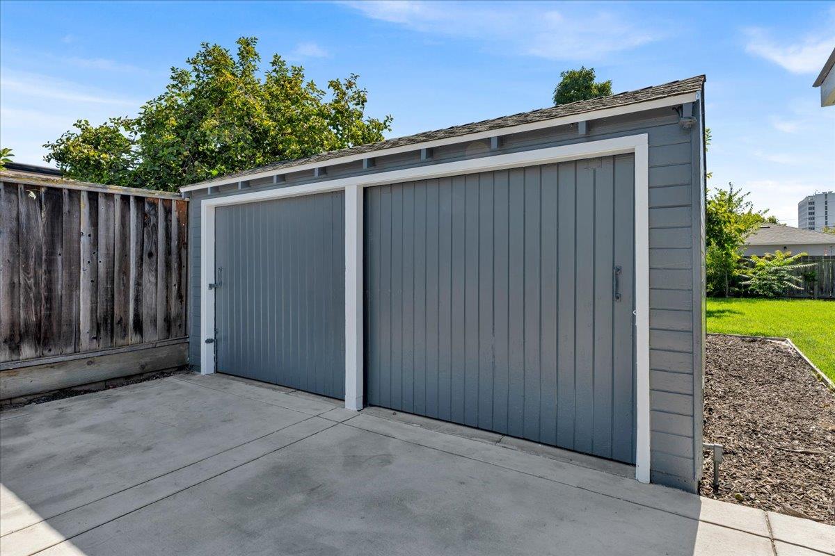 Detail Gallery Image 5 of 44 For 655 N 5th St, San Jose,  CA 95112 - 3 Beds | 2 Baths
