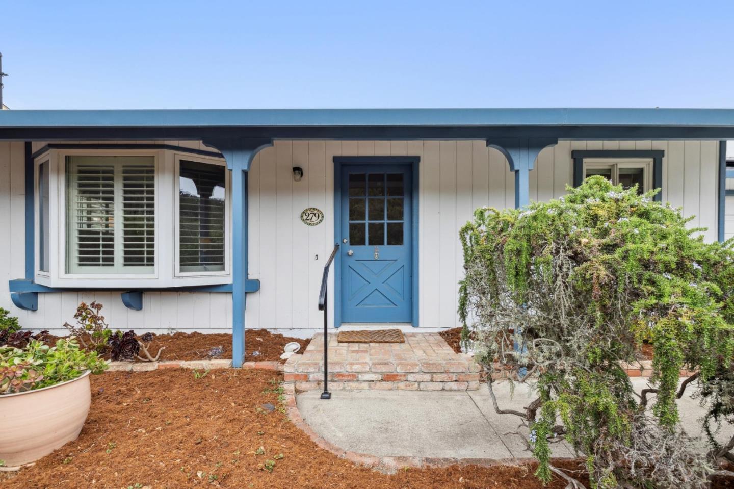 Detail Gallery Image 3 of 44 For 279 N Lake St, Moss Beach,  CA 94038 - 2 Beds | 2 Baths