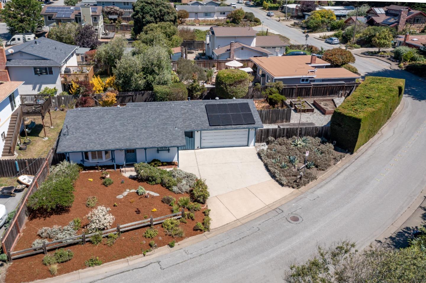 Detail Gallery Image 42 of 44 For 279 N Lake St, Moss Beach,  CA 94038 - 2 Beds | 2 Baths