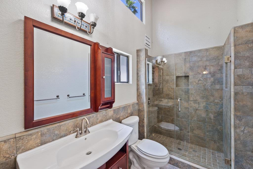 Detail Gallery Image 12 of 42 For 1239 La Madrona Dr, Santa Cruz,  CA 95060 - 4 Beds | 3 Baths