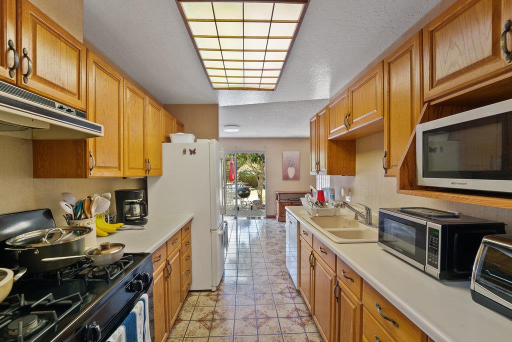 Detail Gallery Image 17 of 42 For 1239 La Madrona Dr, Santa Cruz,  CA 95060 - 4 Beds | 3 Baths