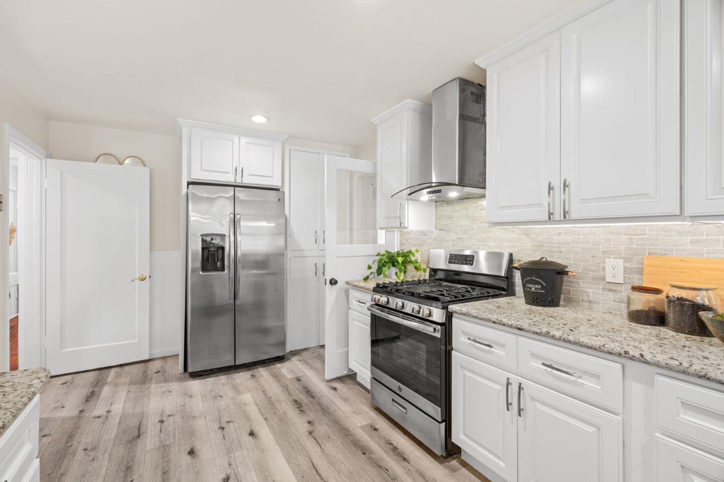 Detail Gallery Image 13 of 39 For 15603 Benedict Ln, Los Gatos,  CA 95032 - 3 Beds | 2/1 Baths