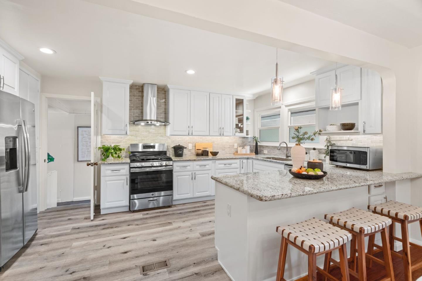 Detail Gallery Image 5 of 39 For 15603 Benedict Ln, Los Gatos,  CA 95032 - 3 Beds | 2/1 Baths