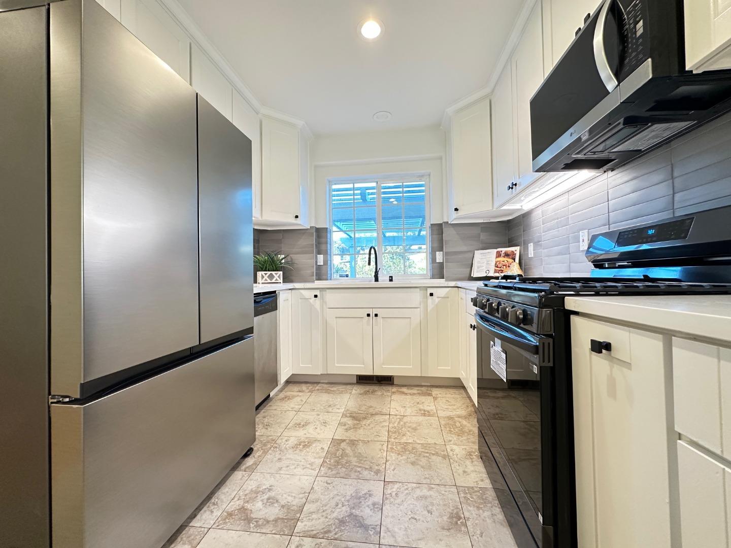 Detail Gallery Image 10 of 40 For 15675 Liberty St, San Leandro,  CA 94578 - 3 Beds | 2/1 Baths