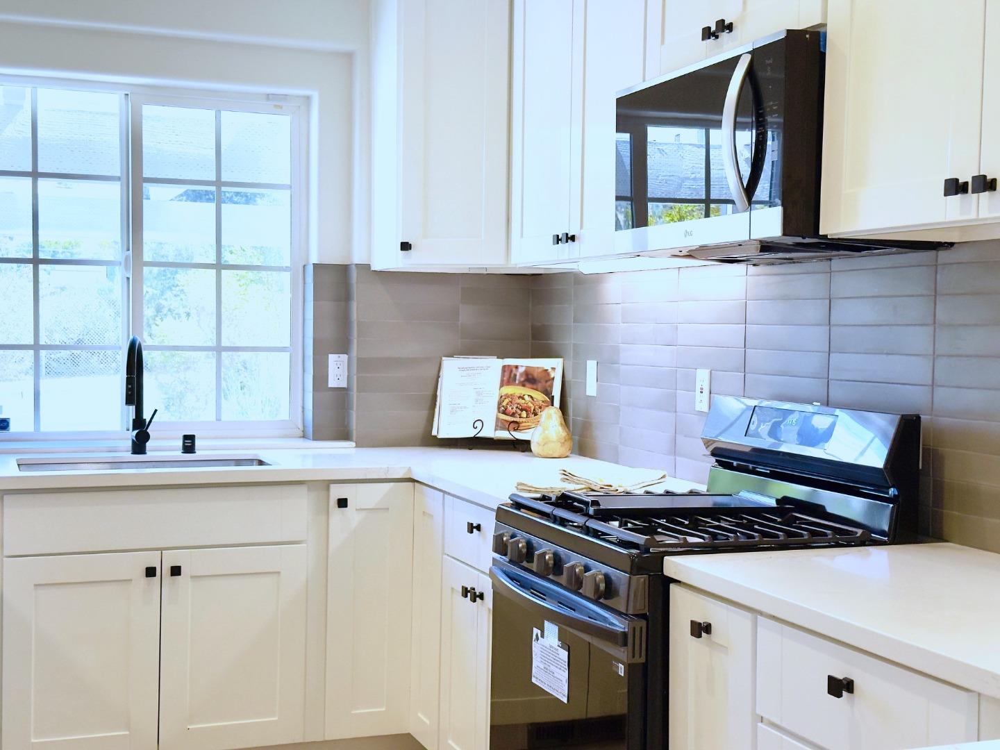 Detail Gallery Image 12 of 40 For 15675 Liberty St, San Leandro,  CA 94578 - 3 Beds | 2/1 Baths