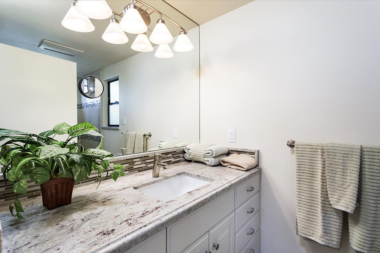 Detail Gallery Image 11 of 22 For 23635 E Cliff Dr, Santa Cruz,  CA 95062 - 2 Beds | 2/1 Baths