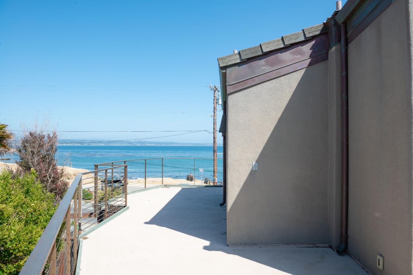 Detail Gallery Image 13 of 22 For 23635 E Cliff Dr, Santa Cruz,  CA 95062 - 2 Beds | 2/1 Baths