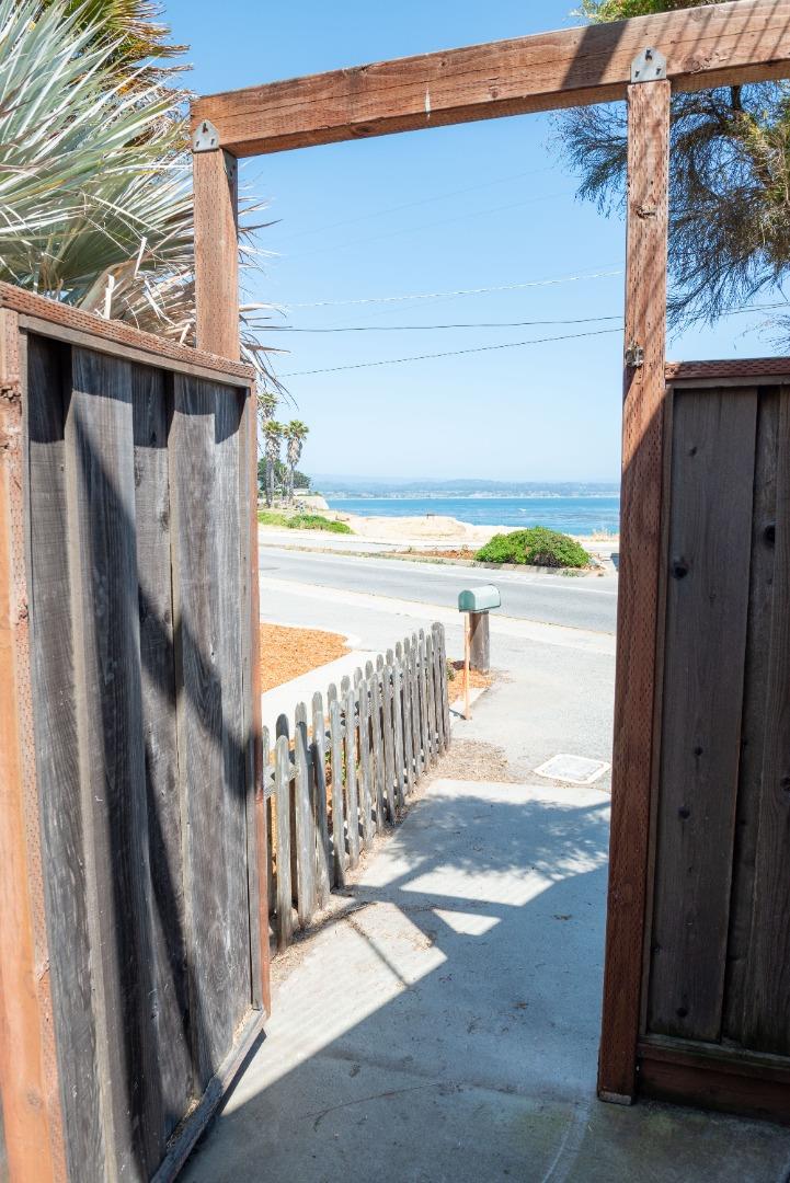 Detail Gallery Image 16 of 22 For 23635 E Cliff Dr, Santa Cruz,  CA 95062 - 2 Beds | 2/1 Baths