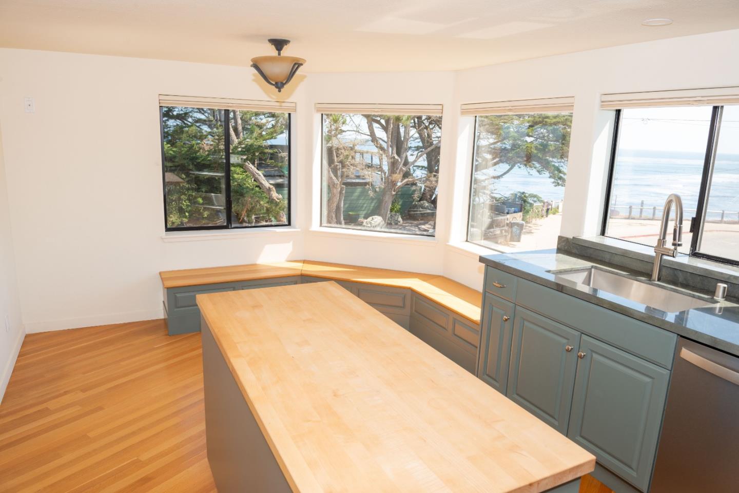 Detail Gallery Image 9 of 22 For 23635 E Cliff Dr, Santa Cruz,  CA 95062 - 2 Beds | 2/1 Baths