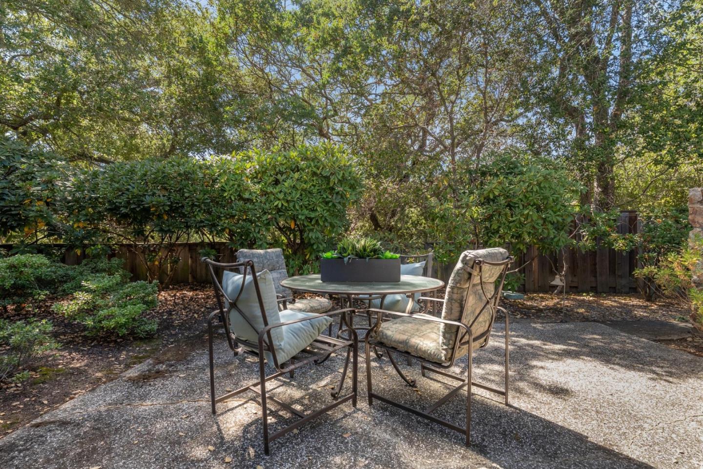 Detail Gallery Image 26 of 43 For 20 Bear Gulch Dr, Portola Valley,  CA 94028 - 4 Beds | 3 Baths