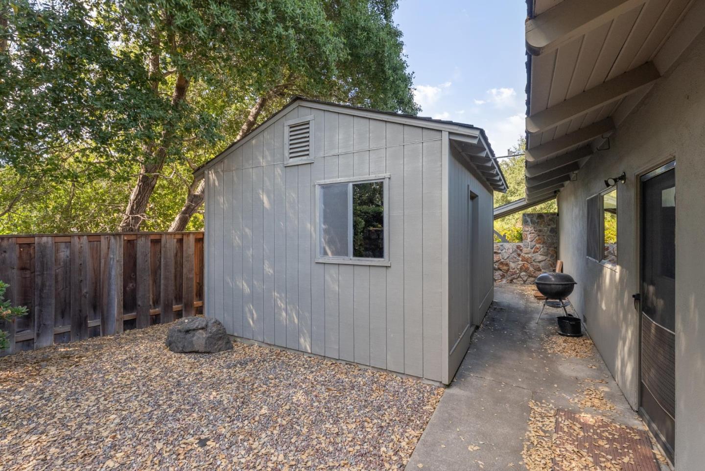 Detail Gallery Image 30 of 43 For 20 Bear Gulch Dr, Portola Valley,  CA 94028 - 4 Beds | 3 Baths