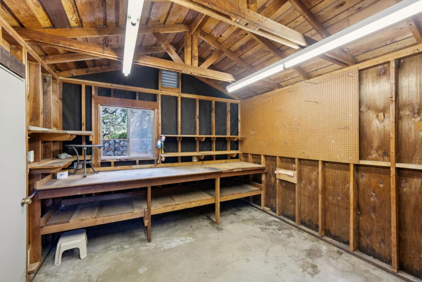Detail Gallery Image 31 of 43 For 20 Bear Gulch Dr, Portola Valley,  CA 94028 - 4 Beds | 3 Baths