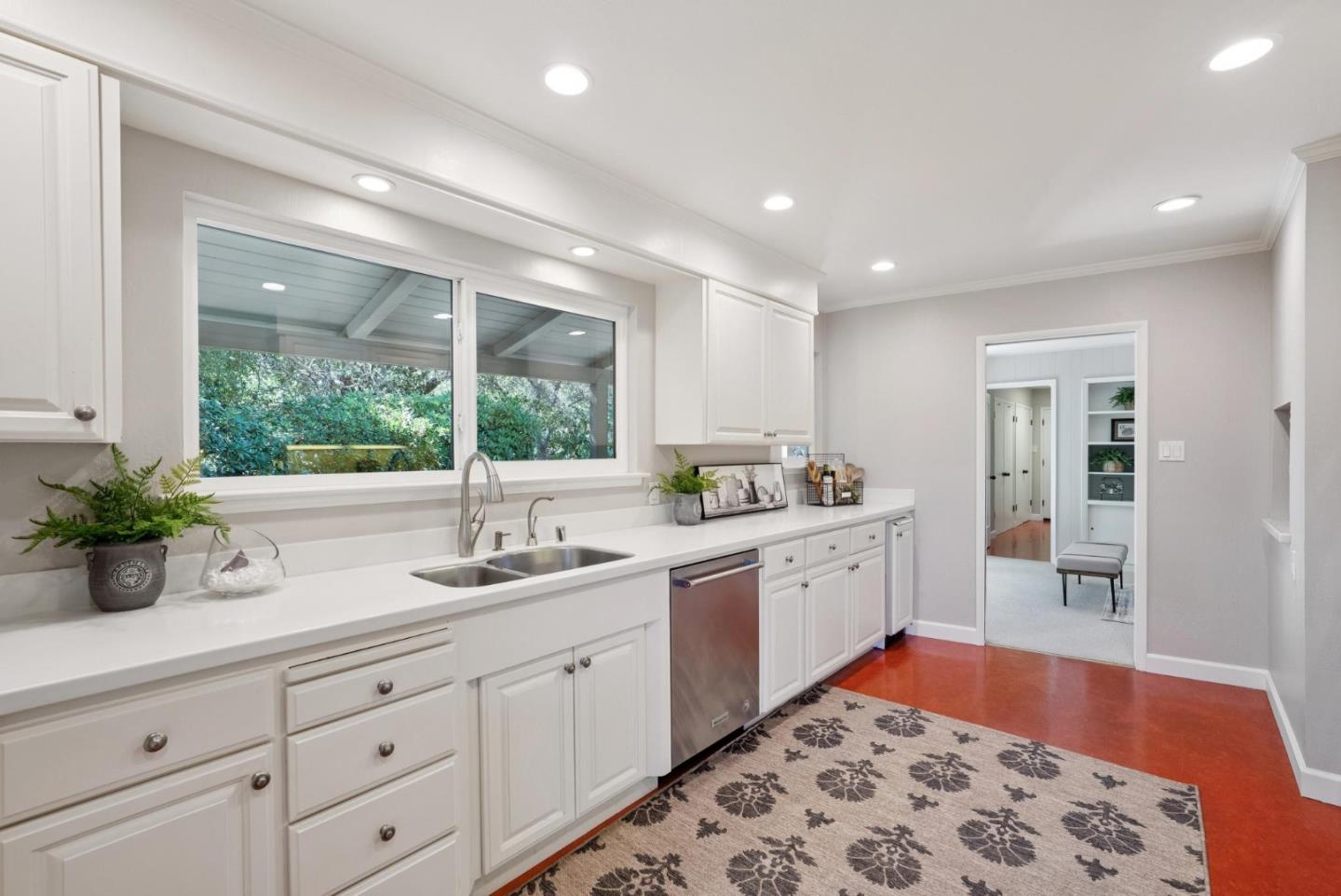 Detail Gallery Image 8 of 43 For 20 Bear Gulch Dr, Portola Valley,  CA 94028 - 4 Beds | 3 Baths