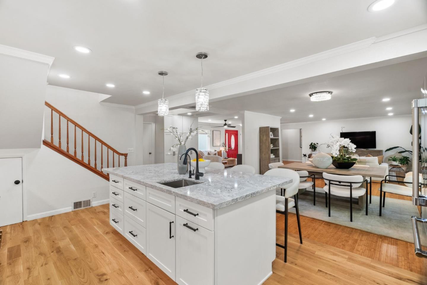 Detail Gallery Image 14 of 56 For 10500 Creston Dr, Los Altos,  CA 94024 - 4 Beds | 3/1 Baths