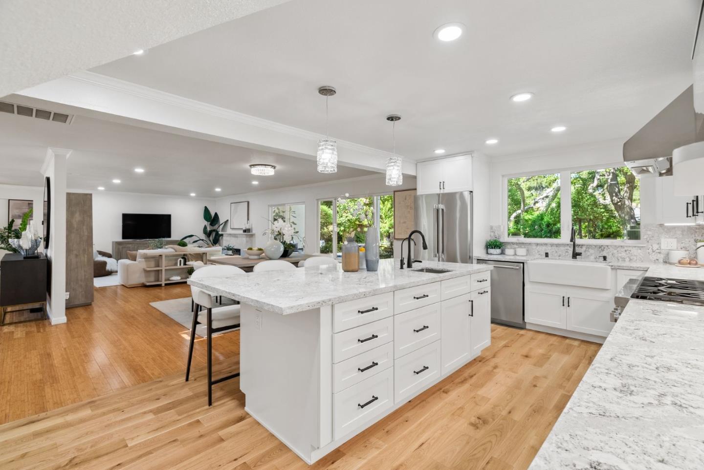 Detail Gallery Image 15 of 56 For 10500 Creston Dr, Los Altos,  CA 94024 - 4 Beds | 3/1 Baths