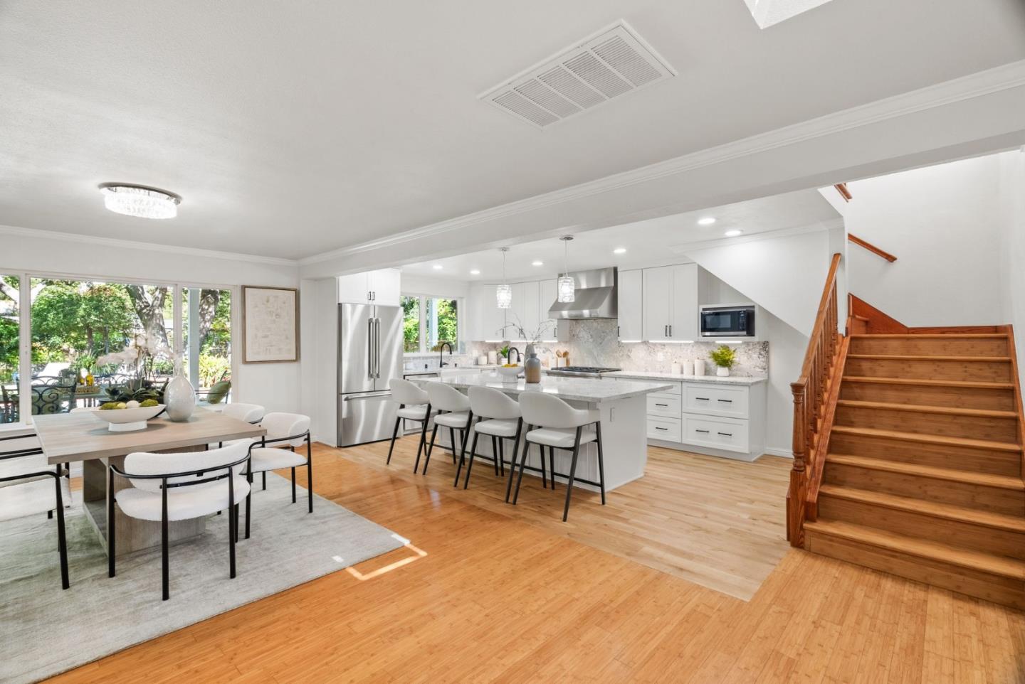 Detail Gallery Image 16 of 56 For 10500 Creston Dr, Los Altos,  CA 94024 - 4 Beds | 3/1 Baths