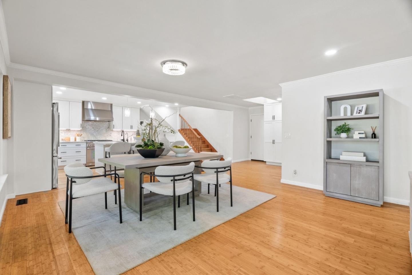 Detail Gallery Image 17 of 56 For 10500 Creston Dr, Los Altos,  CA 94024 - 4 Beds | 3/1 Baths