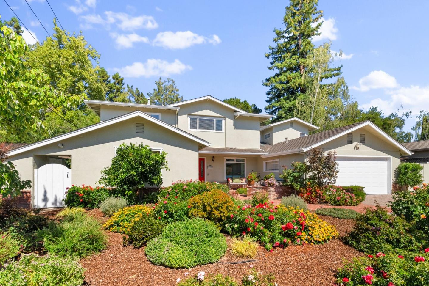 Detail Gallery Image 2 of 56 For 10500 Creston Dr, Los Altos,  CA 94024 - 4 Beds | 3/1 Baths