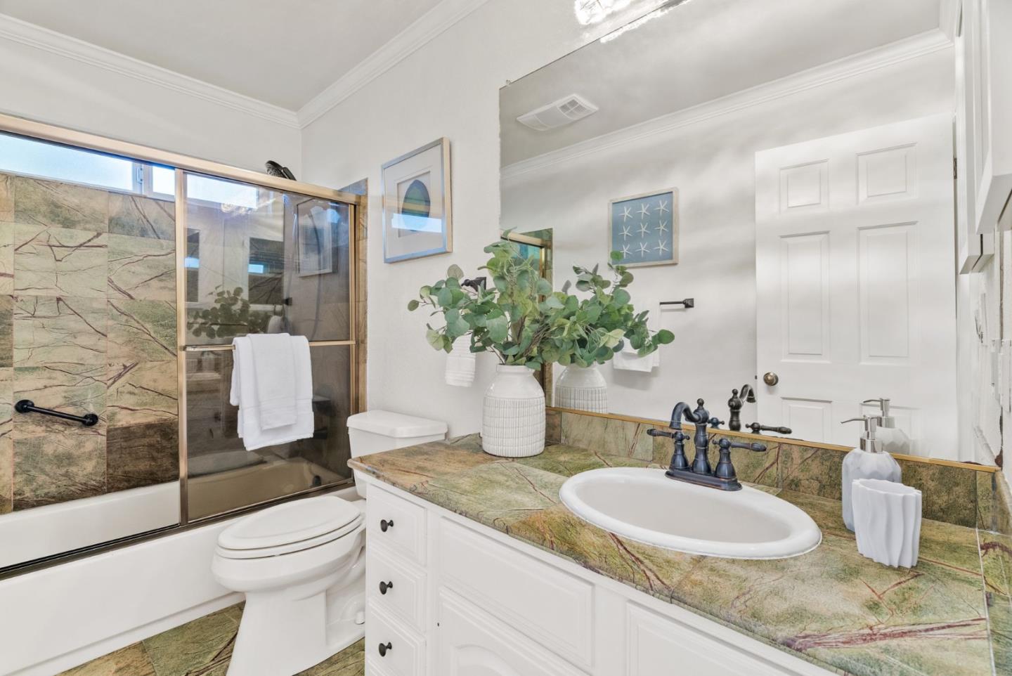 Detail Gallery Image 23 of 56 For 10500 Creston Dr, Los Altos,  CA 94024 - 4 Beds | 3/1 Baths