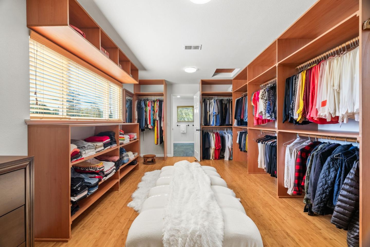 Detail Gallery Image 32 of 56 For 10500 Creston Dr, Los Altos,  CA 94024 - 4 Beds | 3/1 Baths