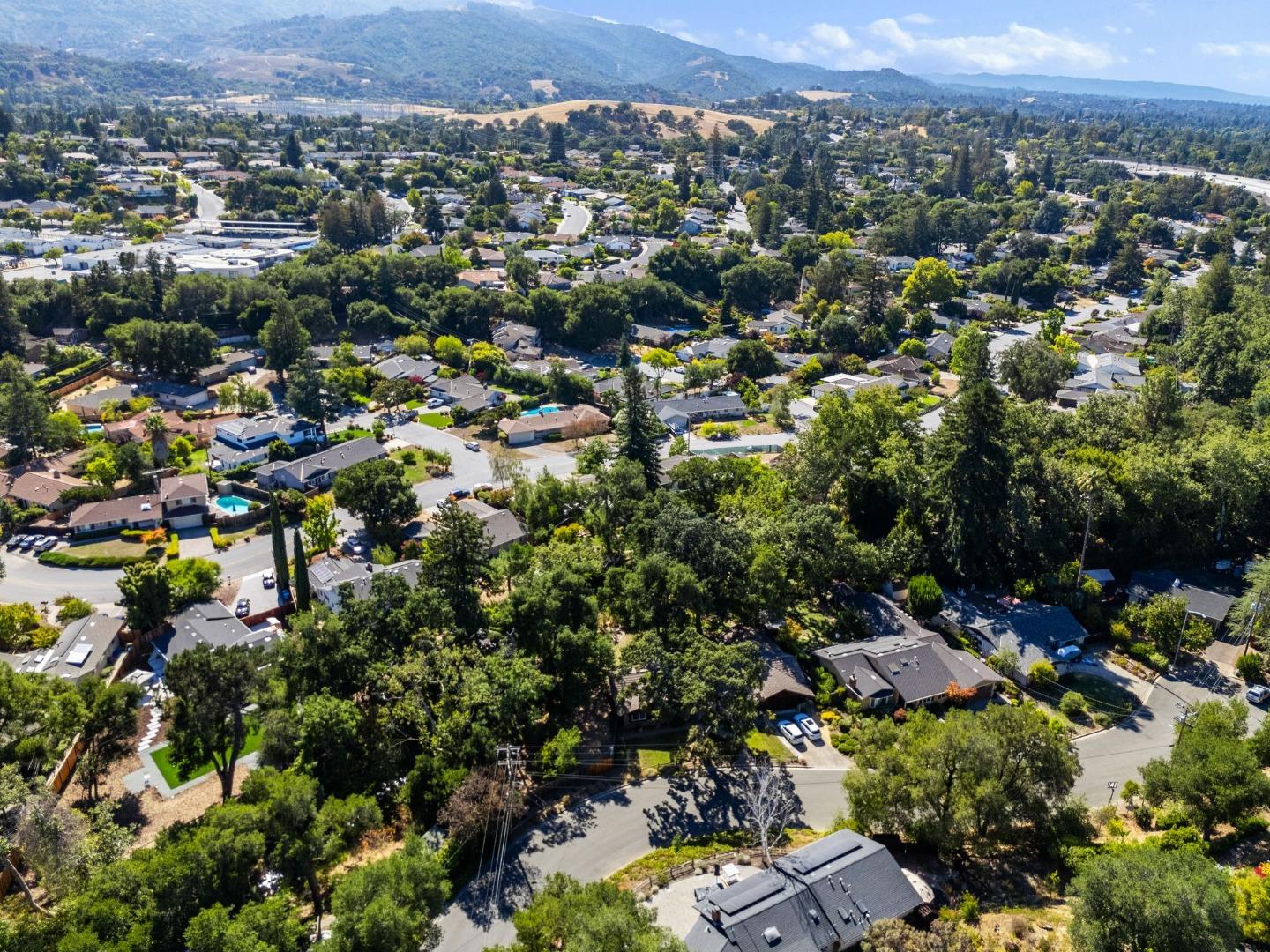 Detail Gallery Image 55 of 56 For 10500 Creston Dr, Los Altos,  CA 94024 - 4 Beds | 3/1 Baths
