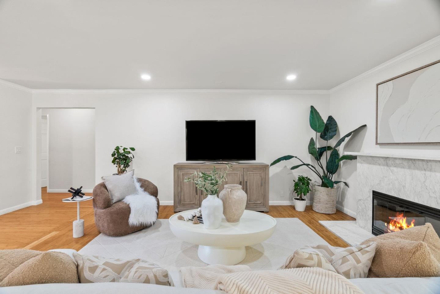 Detail Gallery Image 8 of 56 For 10500 Creston Dr, Los Altos,  CA 94024 - 4 Beds | 3/1 Baths