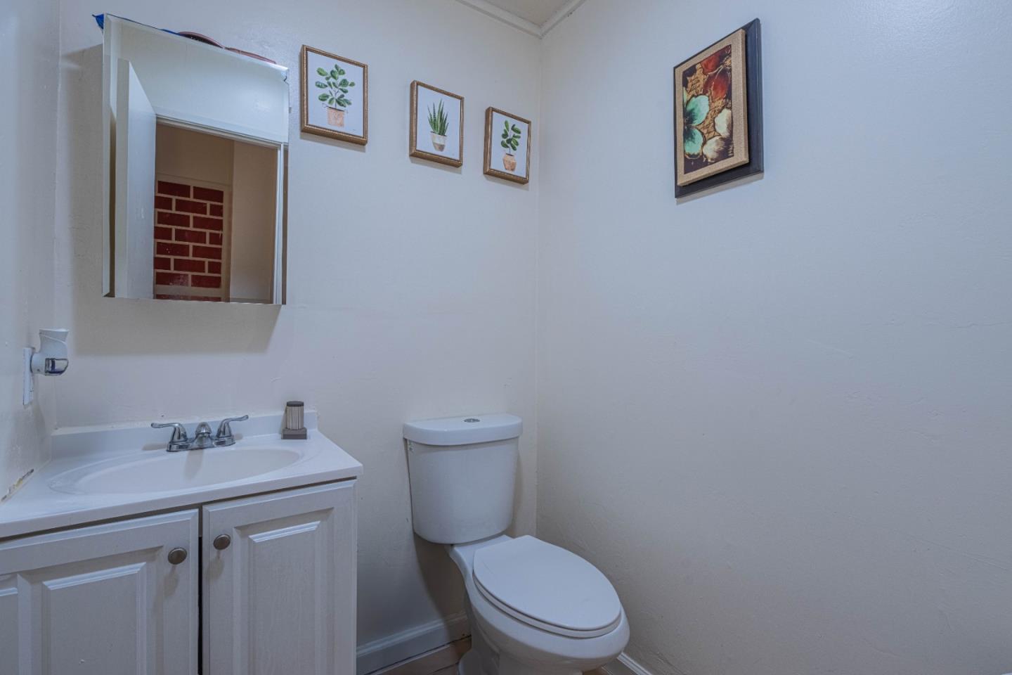 Detail Gallery Image 10 of 12 For 916 Acosta Plz #23,  Salinas,  CA 93905 - 3 Beds | 1/1 Baths