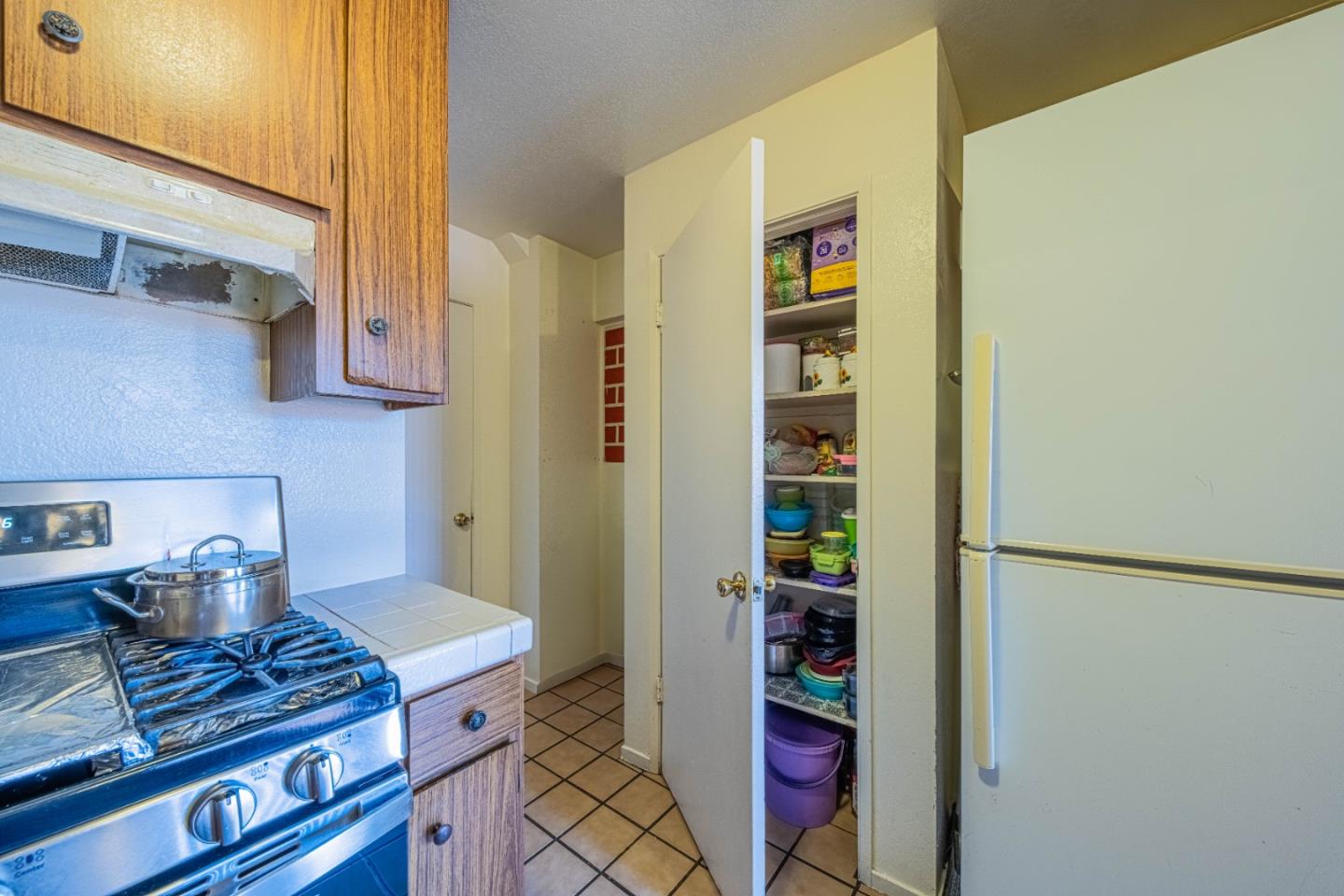 Detail Gallery Image 9 of 12 For 916 Acosta Plz #23,  Salinas,  CA 93905 - 3 Beds | 1/1 Baths