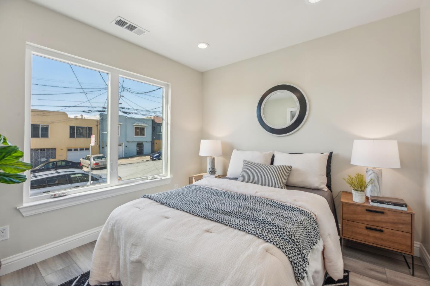Detail Gallery Image 5 of 14 For 277 Munich St, San Francisco,  CA 94112 - 2 Beds | 1 Baths