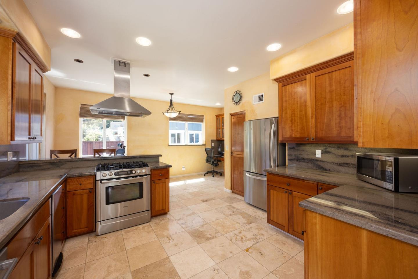 Detail Gallery Image 12 of 49 For 447 3rd St, Montara,  CA 94037 - 3 Beds | 2/1 Baths