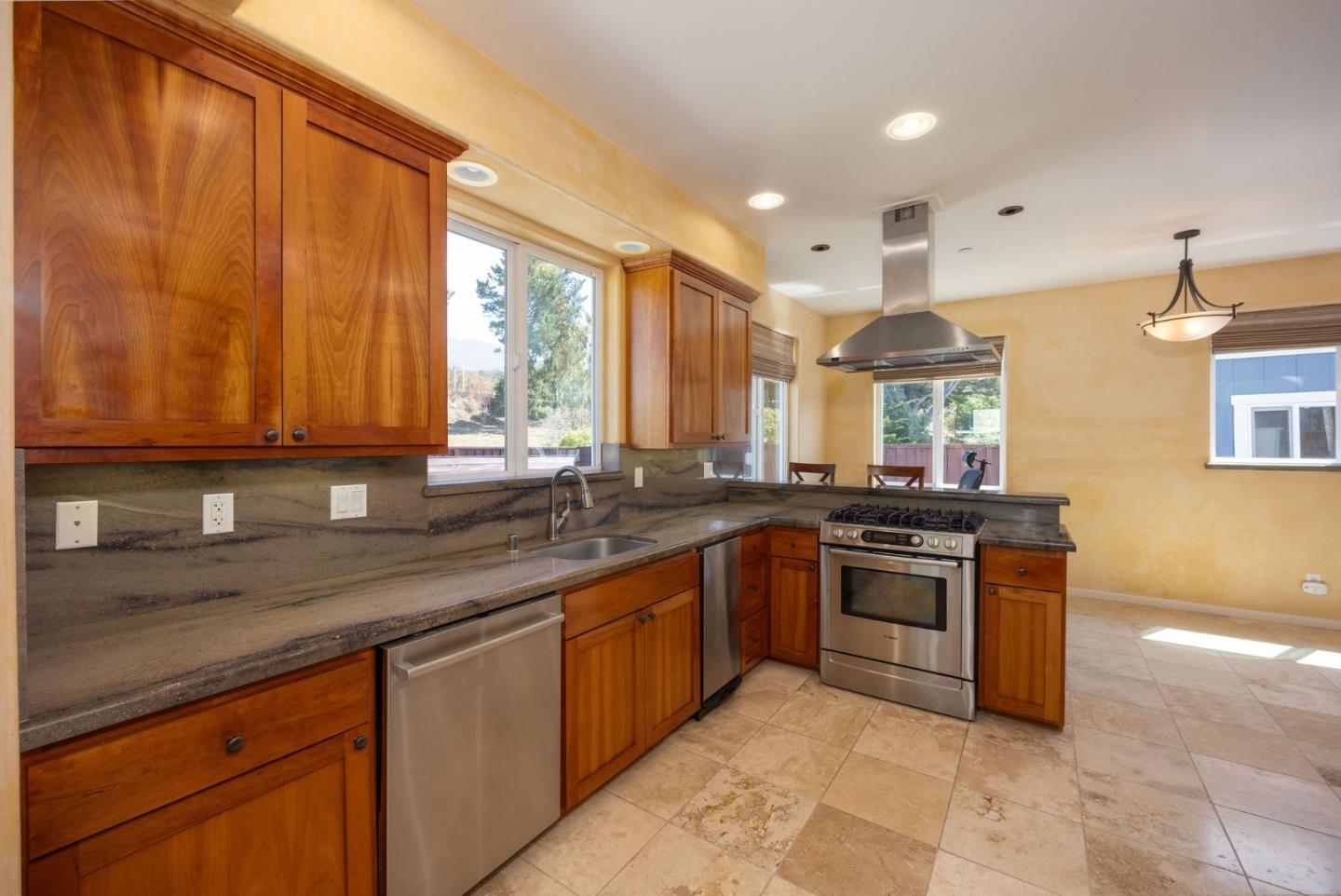 Detail Gallery Image 13 of 49 For 447 3rd St, Montara,  CA 94037 - 3 Beds | 2/1 Baths