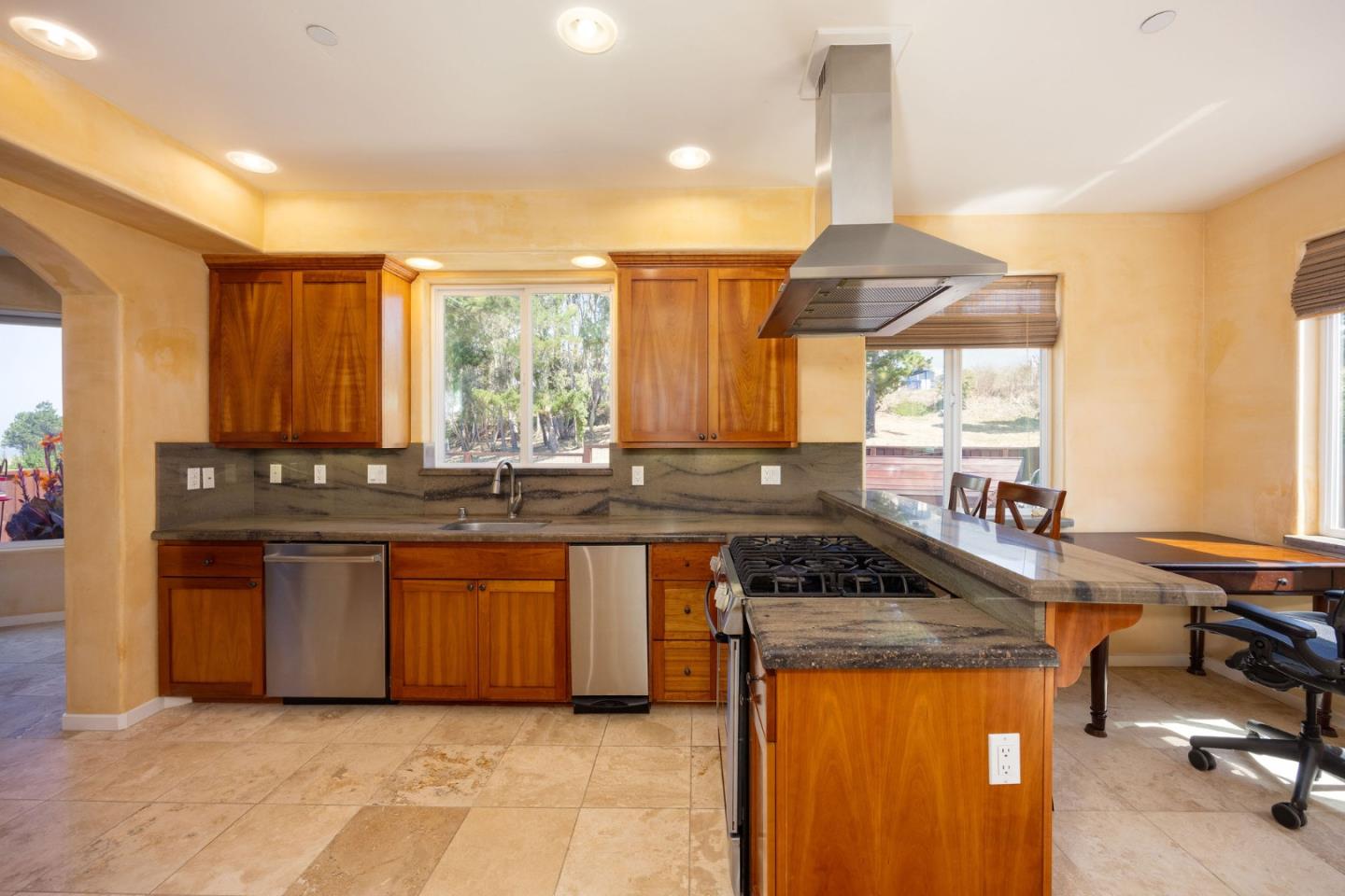 Detail Gallery Image 14 of 49 For 447 3rd St, Montara,  CA 94037 - 3 Beds | 2/1 Baths