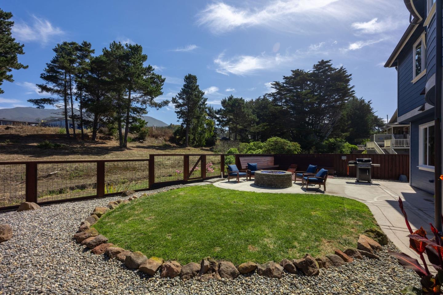 Detail Gallery Image 34 of 49 For 447 3rd St, Montara,  CA 94037 - 3 Beds | 2/1 Baths