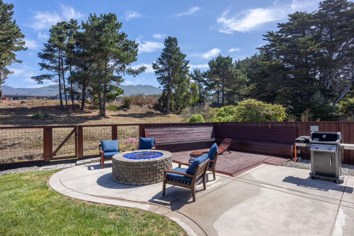 Detail Gallery Image 35 of 49 For 447 3rd St, Montara,  CA 94037 - 3 Beds | 2/1 Baths