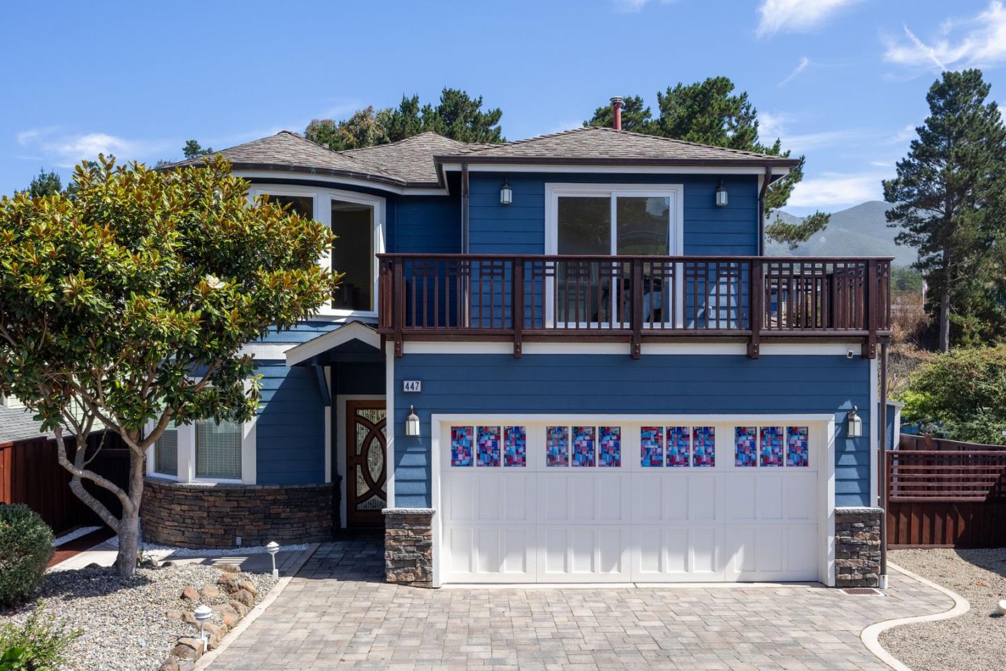 Detail Gallery Image 4 of 49 For 447 3rd St, Montara,  CA 94037 - 3 Beds | 2/1 Baths