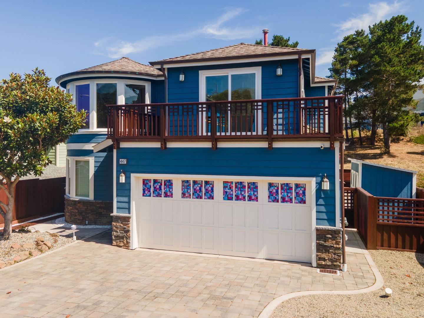 Detail Gallery Image 5 of 49 For 447 3rd St, Montara,  CA 94037 - 3 Beds | 2/1 Baths