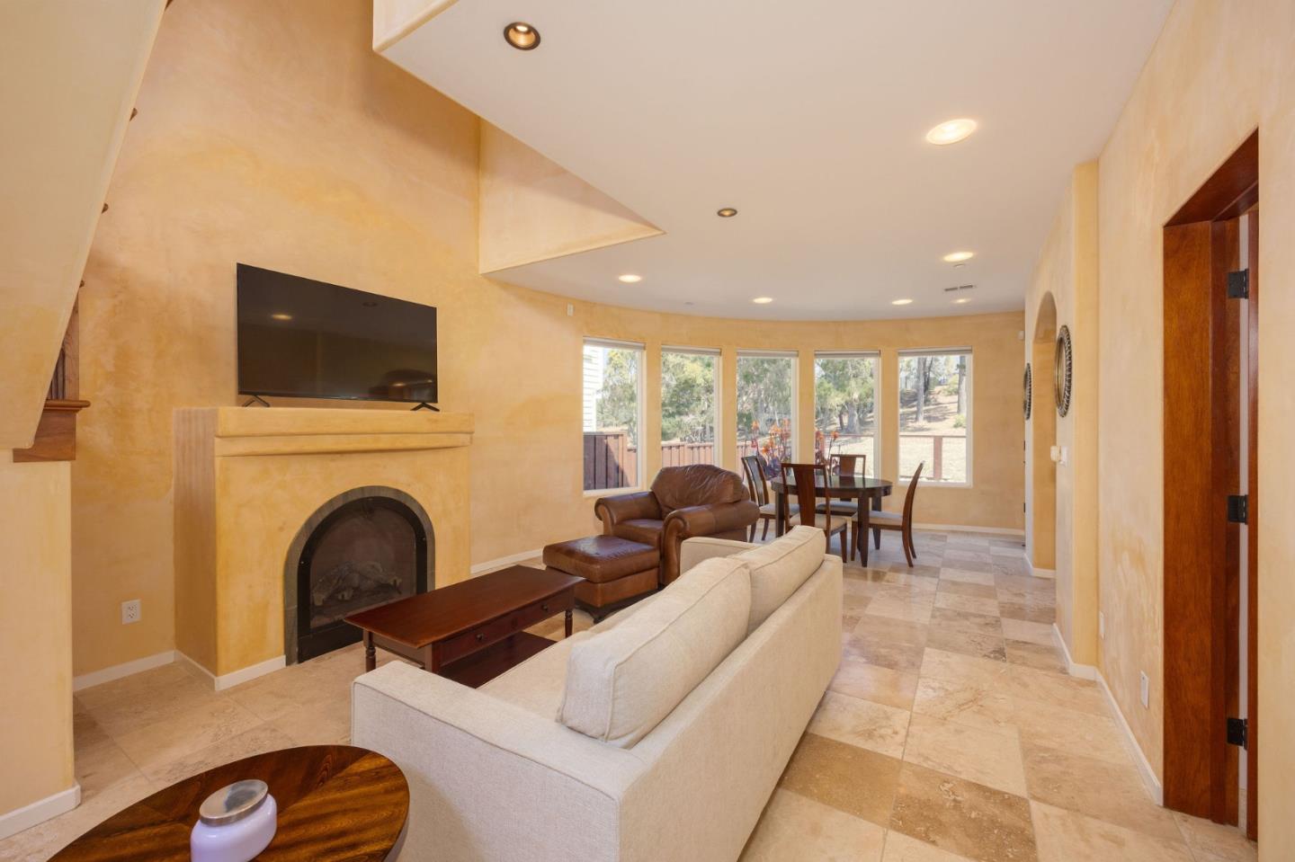 Detail Gallery Image 9 of 49 For 447 3rd St, Montara,  CA 94037 - 3 Beds | 2/1 Baths