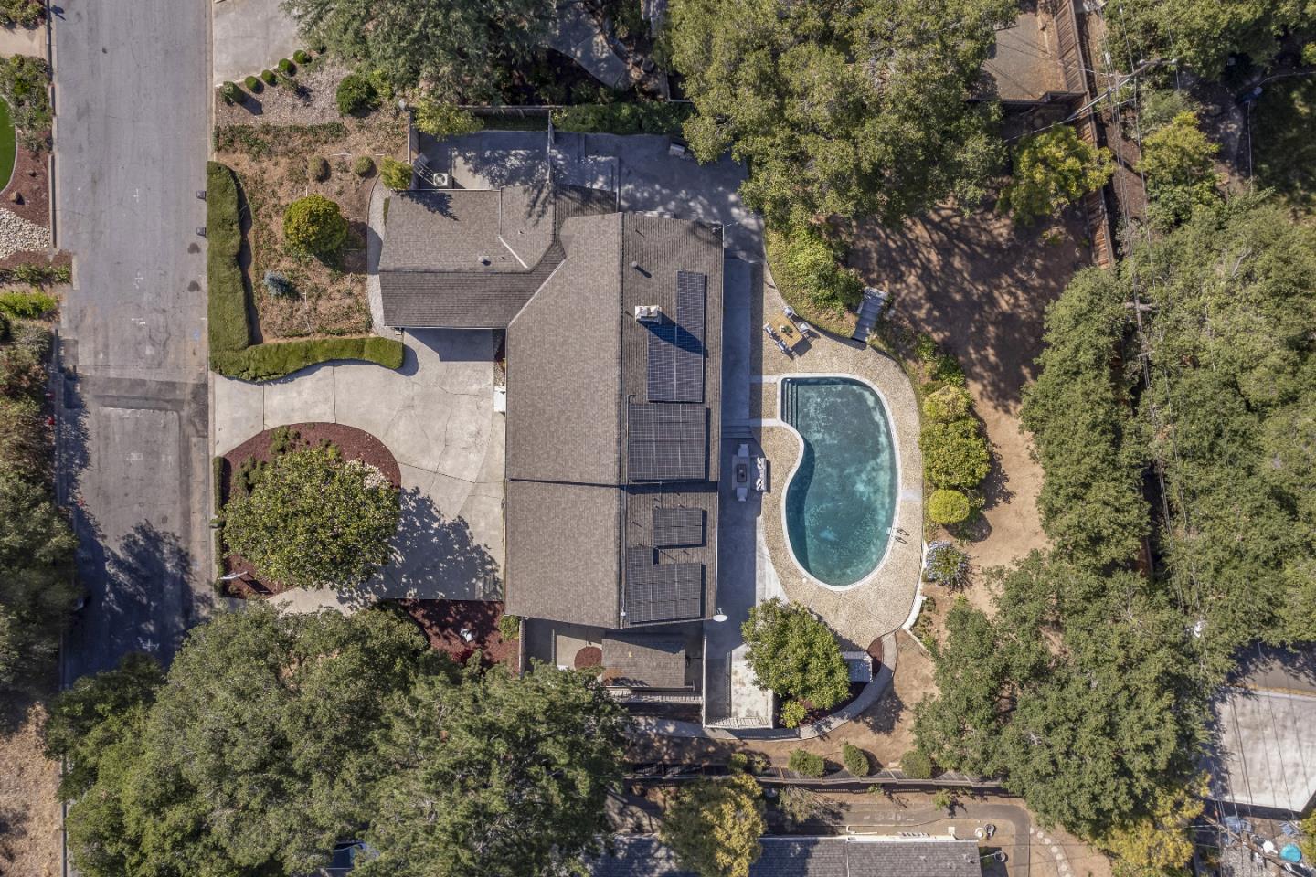 Detail Gallery Image 12 of 48 For 14231 Juniper Ln, Saratoga,  CA 95070 - 4 Beds | 3 Baths
