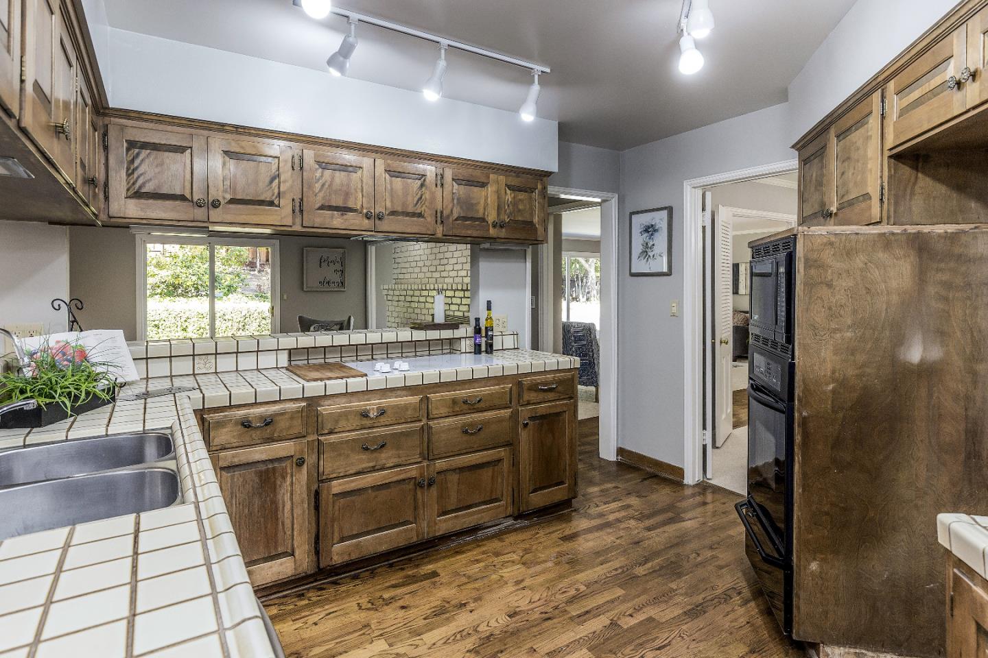 Detail Gallery Image 20 of 48 For 14231 Juniper Ln, Saratoga,  CA 95070 - 4 Beds | 3 Baths