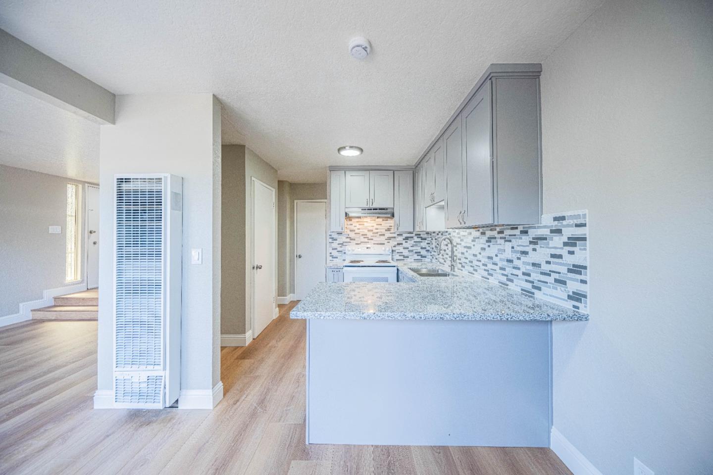 Detail Gallery Image 13 of 32 For 918 Acosta Plz #61,  Salinas,  CA 93905 - 3 Beds | 1/1 Baths