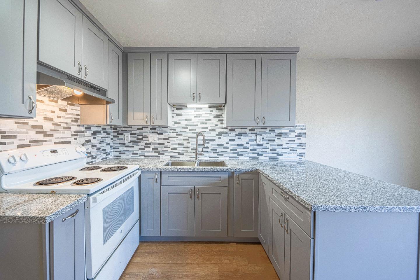 Detail Gallery Image 14 of 32 For 918 Acosta Plz #61,  Salinas,  CA 93905 - 3 Beds | 1/1 Baths