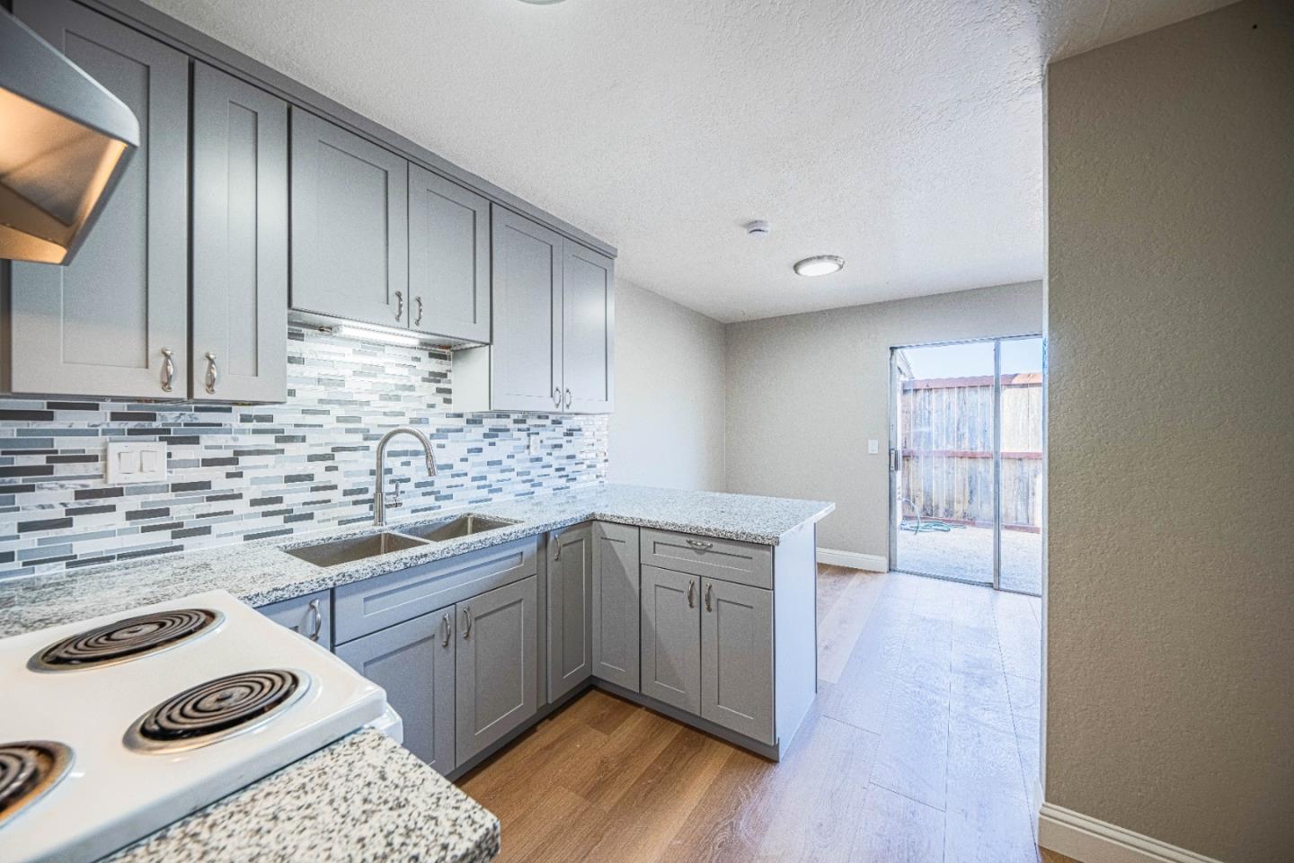 Detail Gallery Image 15 of 32 For 918 Acosta Plz #61,  Salinas,  CA 93905 - 3 Beds | 1/1 Baths